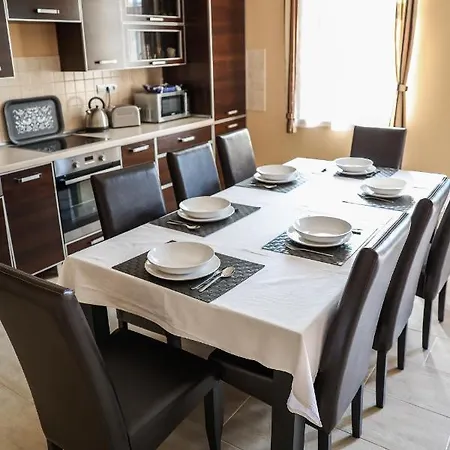 Apartment Muflon Jakuzzis Vendeghaz