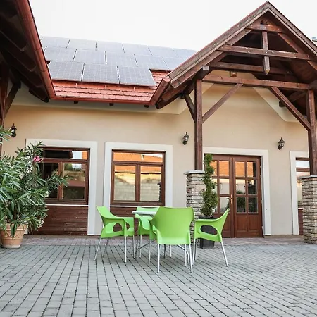 Muflon Jakuzzis Vendeghaz Apartment Many