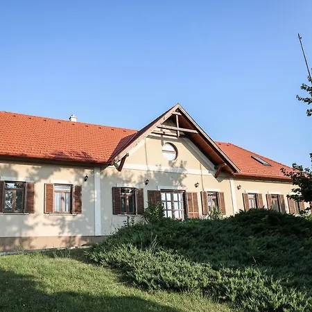 Apartment Muflon Jakuzzis Vendeghaz *